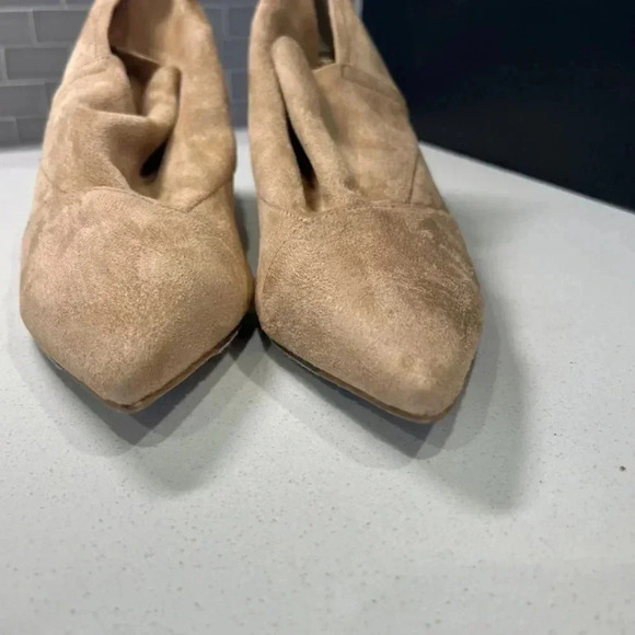 Faux Suede Heels Size 10 Light 2 Inch Heel - Picture 7 of 12